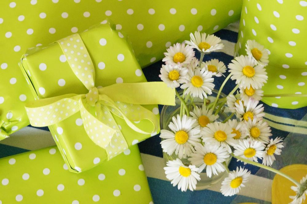Significance of Receiving Birthday Presents in Dreams